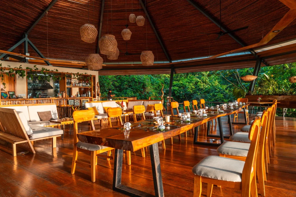 La Loma dining area